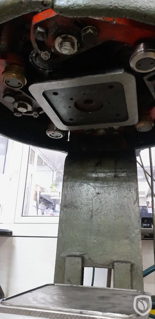 semi-auto seamer for tops